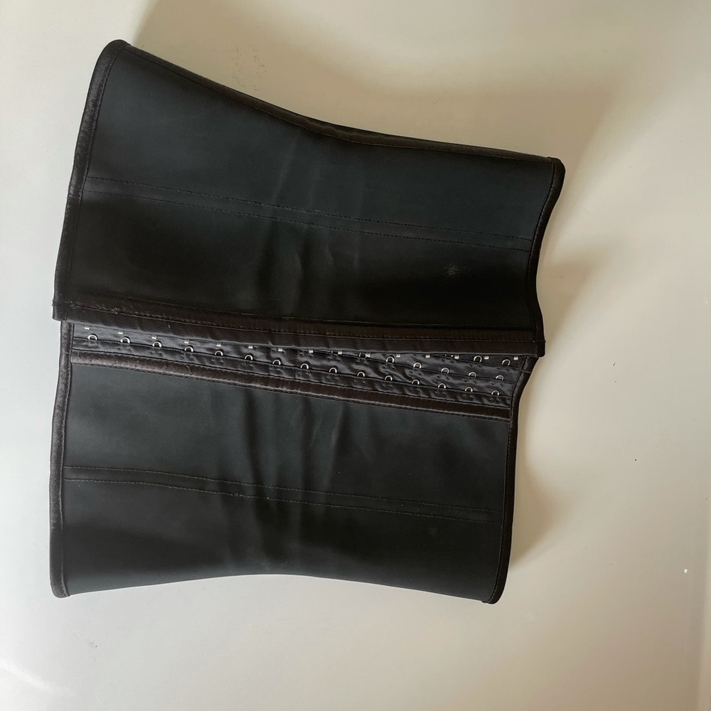 Waist trainer